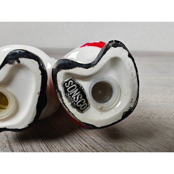 Vintage Sonsco Japan Santa & Mrs. Claus Ceramic Salt & Pepper Shakers - Picture 9 of 10